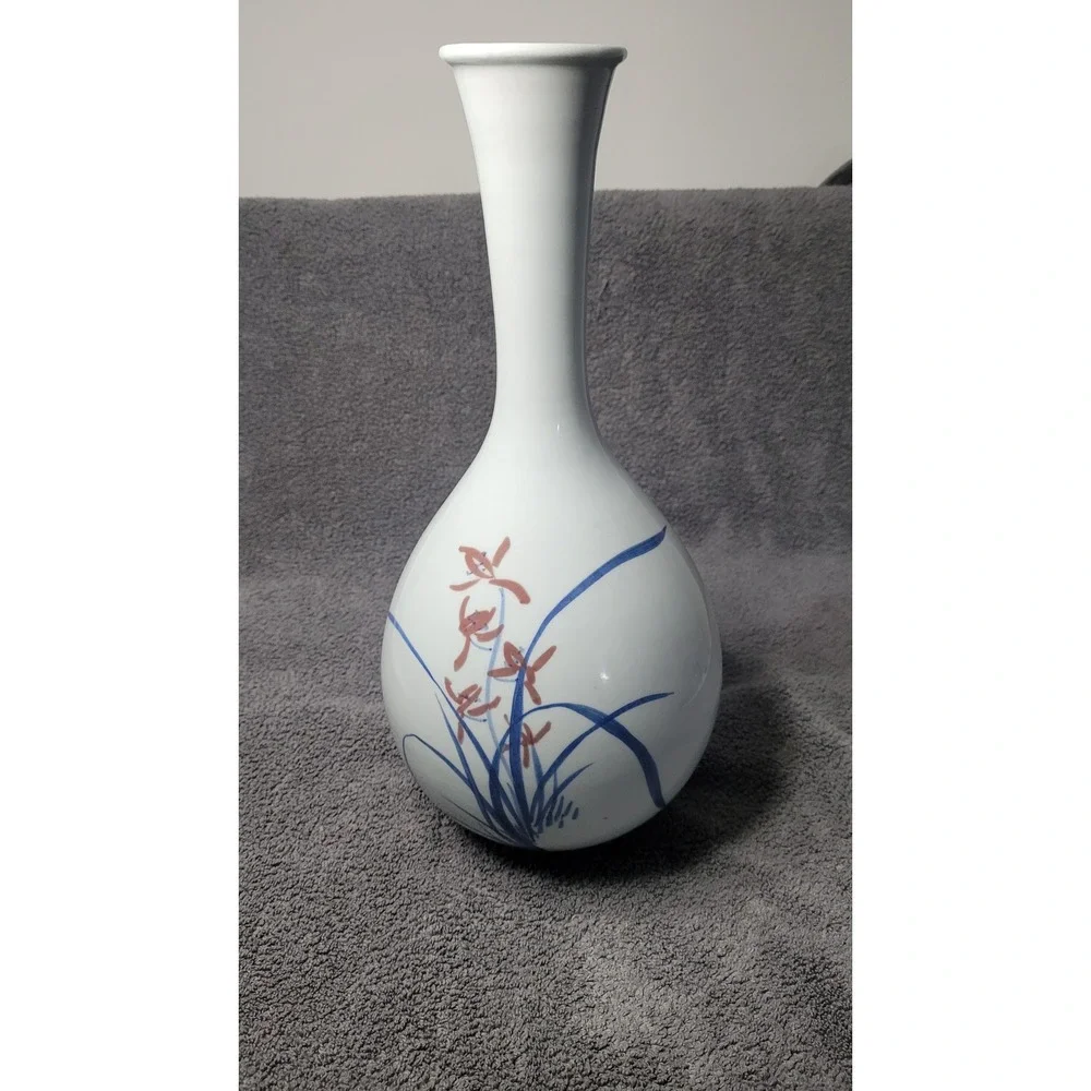 Korean White Porcelain Bud Vase Hand Painted Orchid Long Neck 15.5 Inch V8K-9L2